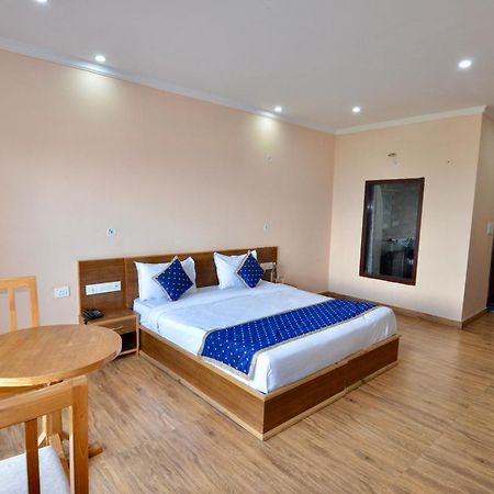 Uttarakhand Resort Каусані Екстер'єр фото