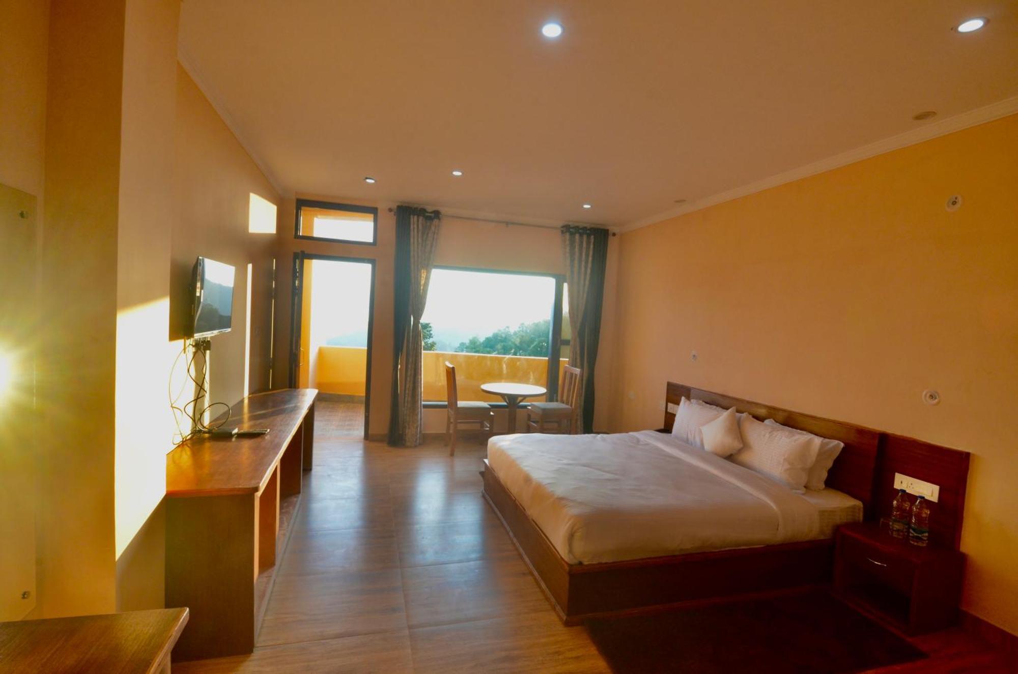 Uttarakhand Resort Каусані Екстер'єр фото