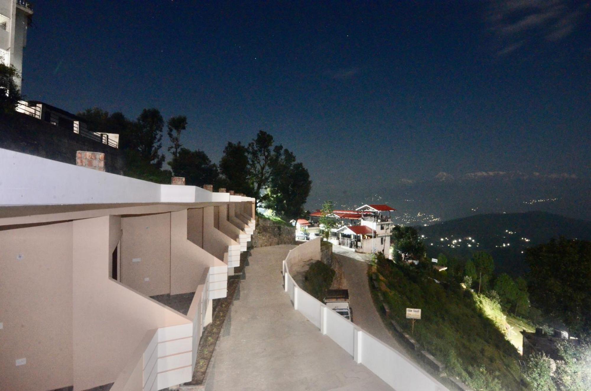 Uttarakhand Resort Каусані Екстер'єр фото