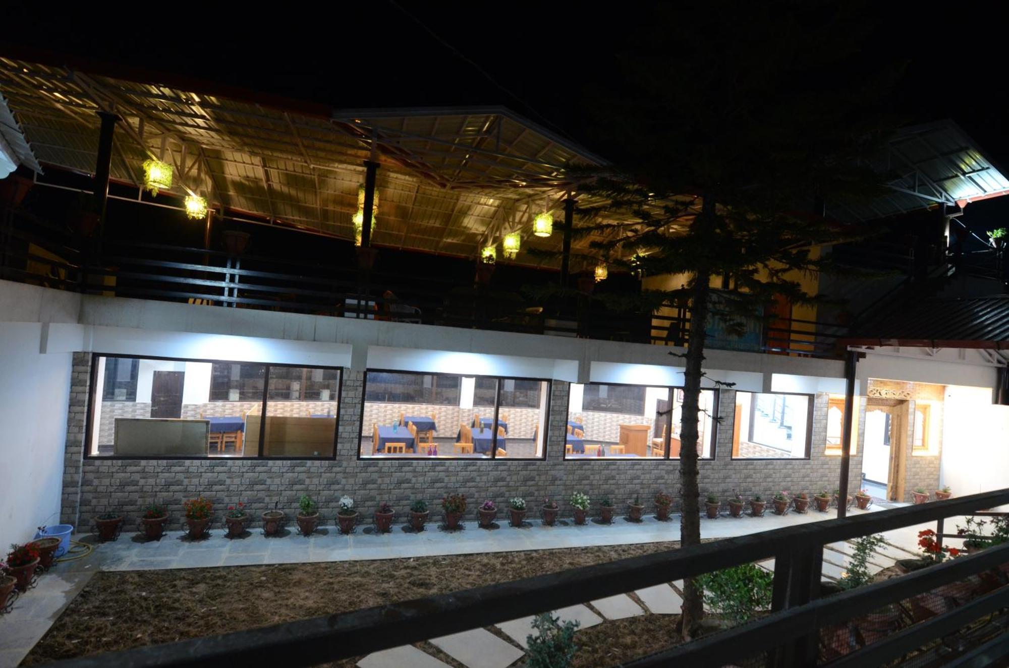 Uttarakhand Resort Каусані Екстер'єр фото