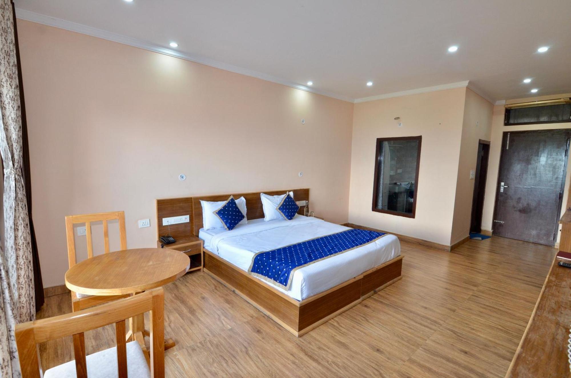 Uttarakhand Resort Каусані Екстер'єр фото