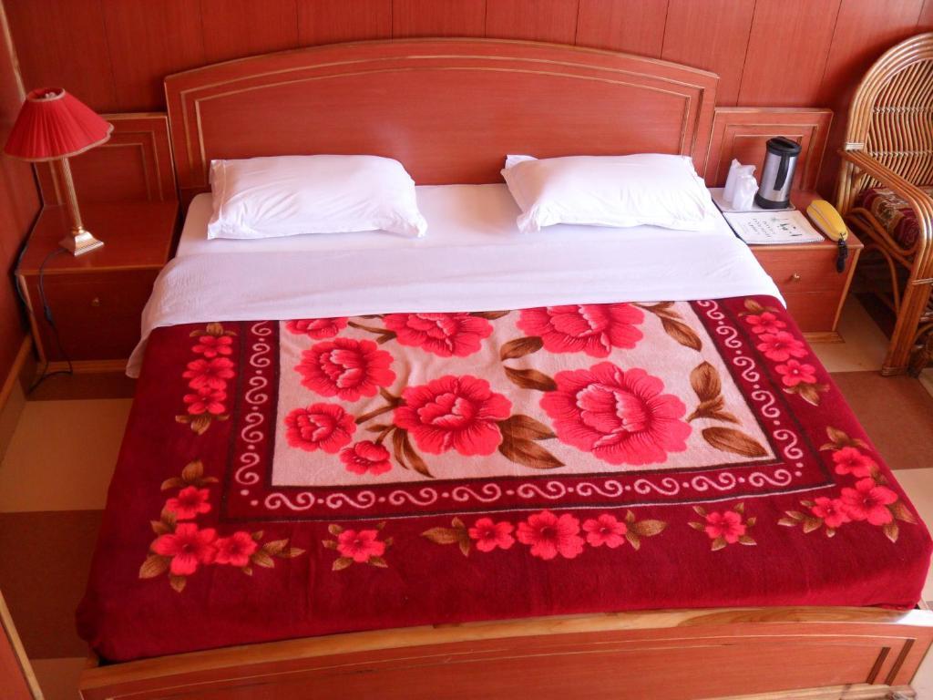 Uttarakhand Resort Каусані Екстер'єр фото